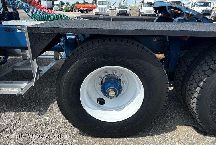 image for item EG6004 2005 Peterbilt 378 semi truck