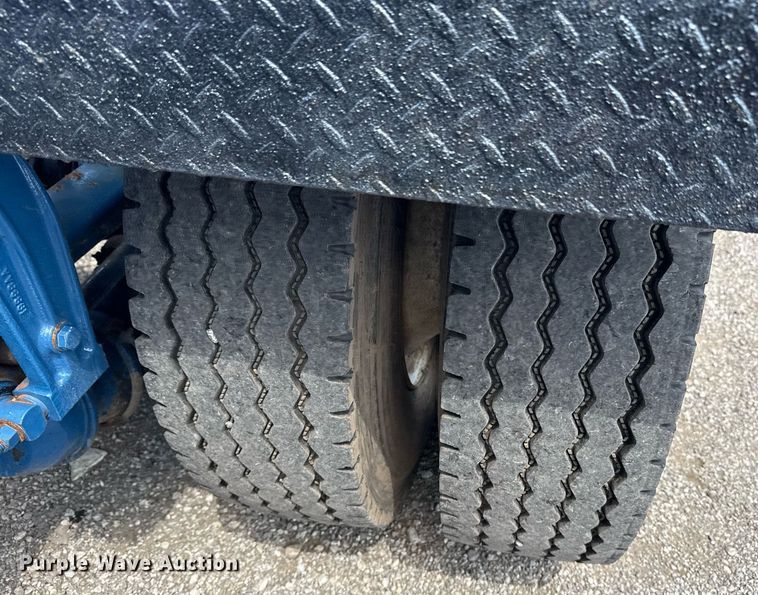 image for item EG6004 2005 Peterbilt 378 semi truck