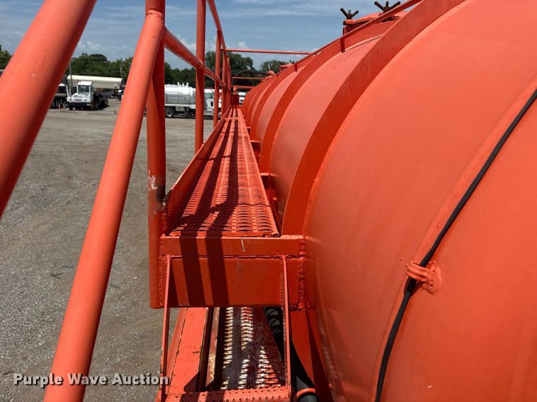 image for item EG6009 2007 Dragon Products Vacuum tank trailer