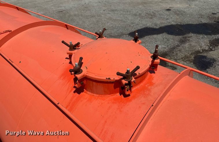 image for item EG6009 2007 Dragon Products Vacuum tank trailer