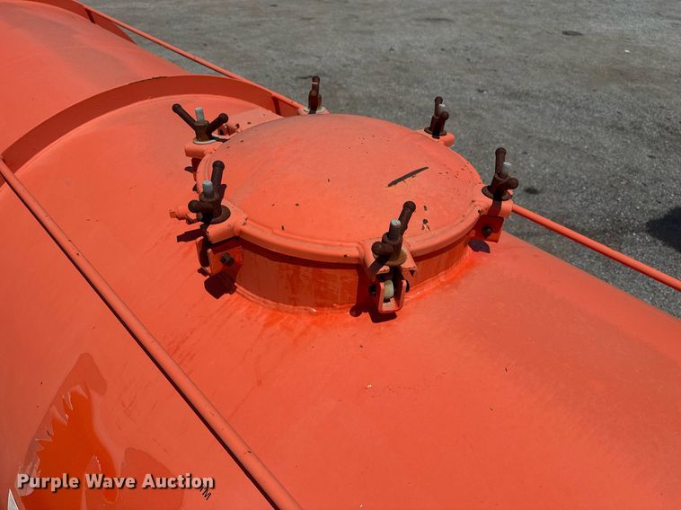 image for item EG6009 2007 Dragon Products Vacuum tank trailer