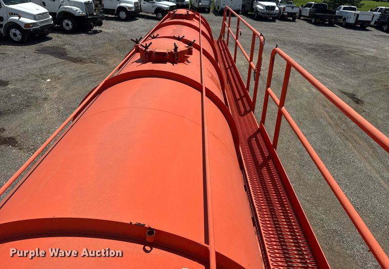 image for item EG6009 2007 Dragon Products Vacuum tank trailer