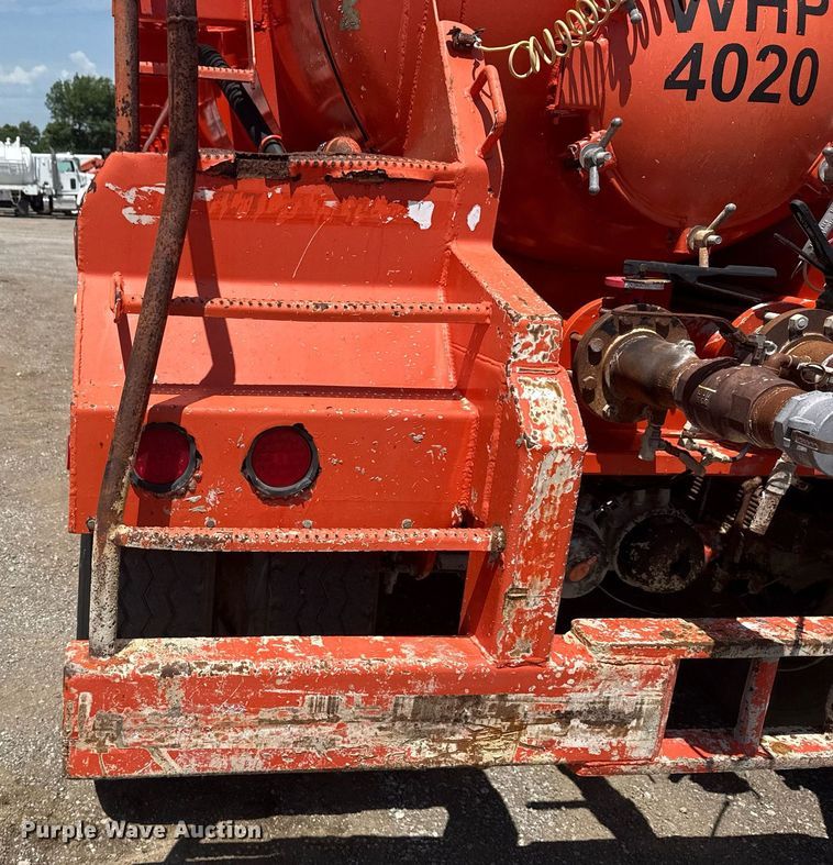 image for item EG6009 2007 Dragon Products Vacuum tank trailer