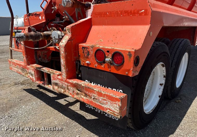 image for item EG6009 2007 Dragon Products Vacuum tank trailer