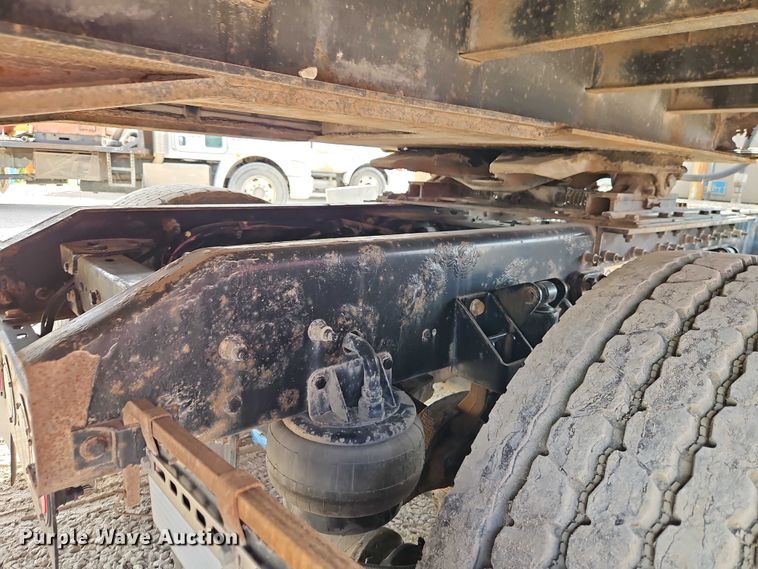 image for item EJ0067 2010 Kenworth T8 Series semi truck