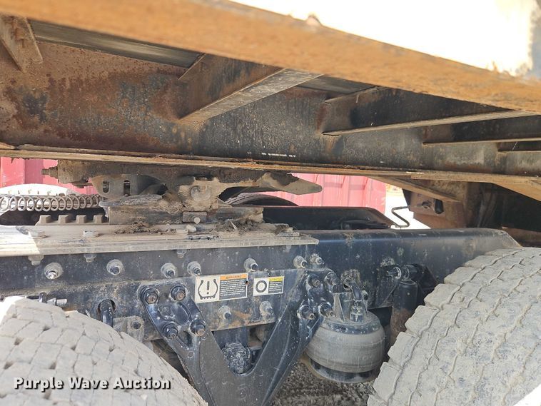 image for item EJ0067 2010 Kenworth T8 Series semi truck