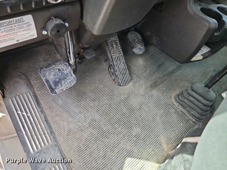 image for item EJ0067 2010 Kenworth T8 Series semi truck