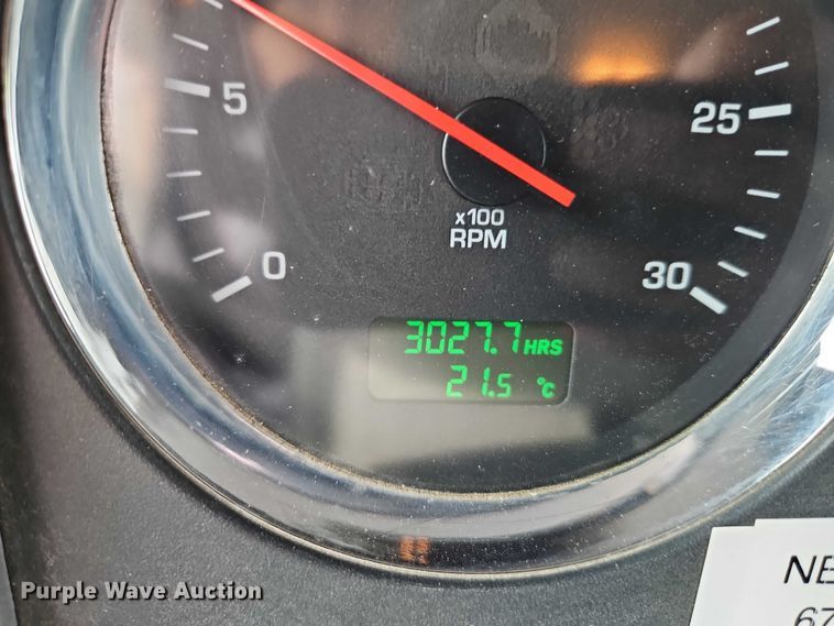 image for item EJ0067 2010 Kenworth T8 Series semi truck