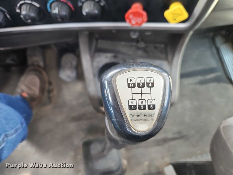 image for item EJ0067 2010 Kenworth T8 Series semi truck