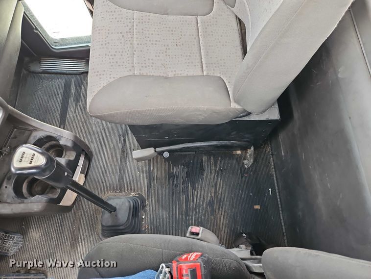 image for item EJ0067 2010 Kenworth T8 Series semi truck