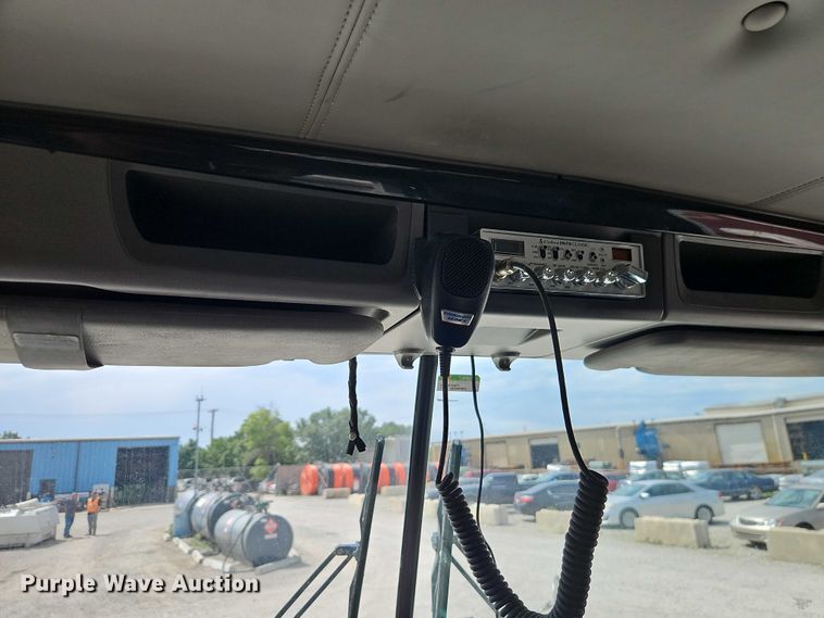 image for item EJ0067 2010 Kenworth T8 Series semi truck