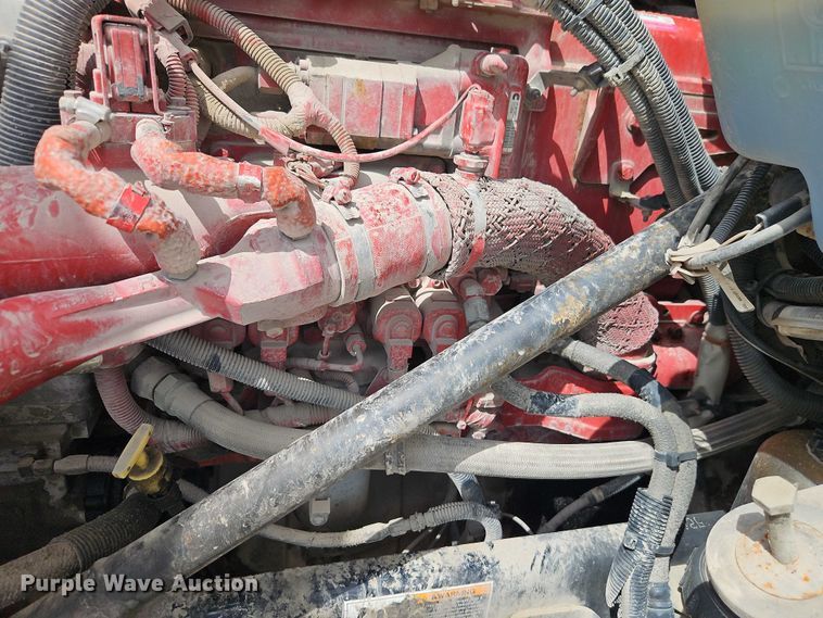 image for item EJ0067 2010 Kenworth T8 Series semi truck