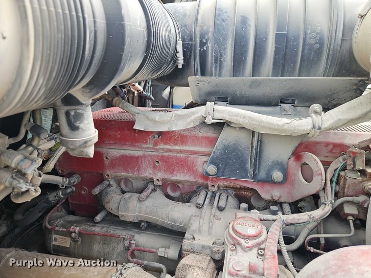 image for item EJ0067 2010 Kenworth T8 Series semi truck