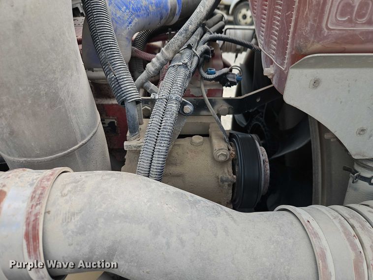 image for item EJ0067 2010 Kenworth T8 Series semi truck