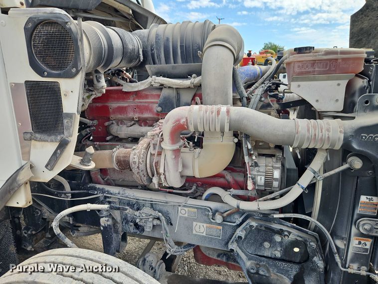 image for item EJ0067 2010 Kenworth T8 Series semi truck