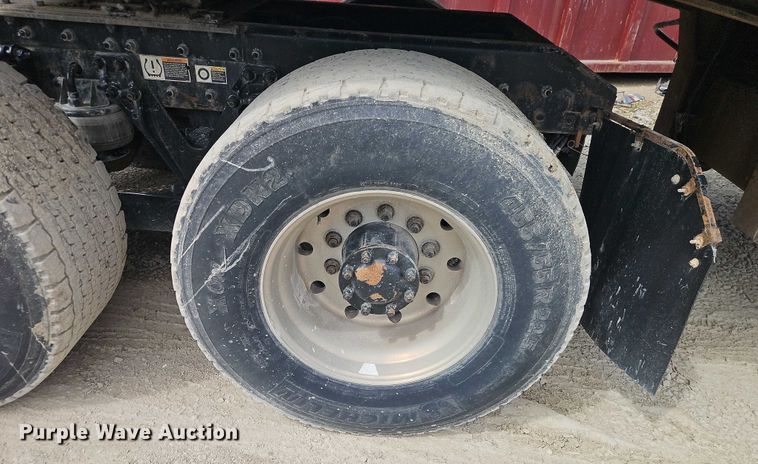 image for item EJ0067 2010 Kenworth T8 Series semi truck