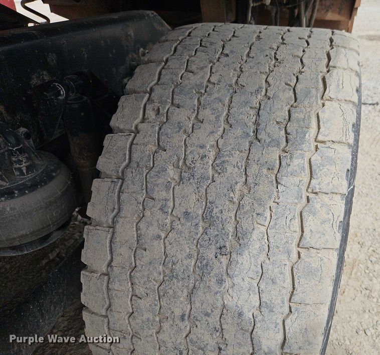 image for item EJ0067 2010 Kenworth T8 Series semi truck