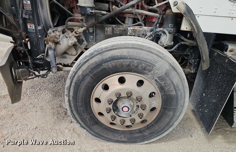 image for item EJ0067 2010 Kenworth T8 Series semi truck