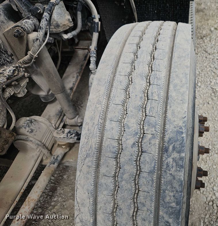 image for item EJ0067 2010 Kenworth T8 Series semi truck