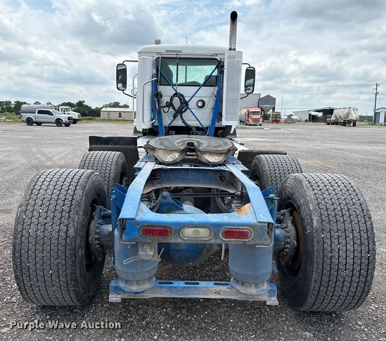 image for item EJ4614 2015 Mack CXU633 semi truck