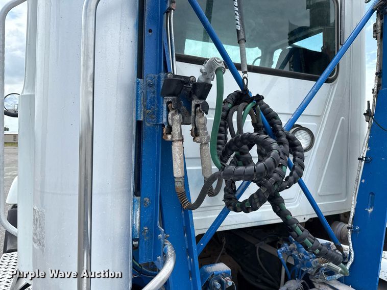 image for item EJ4614 2015 Mack CXU633 semi truck