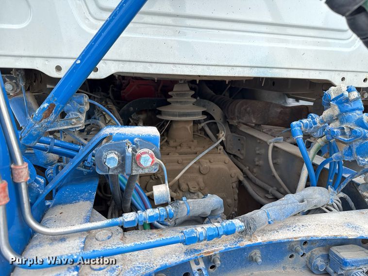 image for item EJ4614 2015 Mack CXU633 semi truck