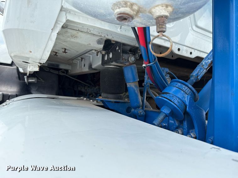 image for item EJ4614 2015 Mack CXU633 semi truck