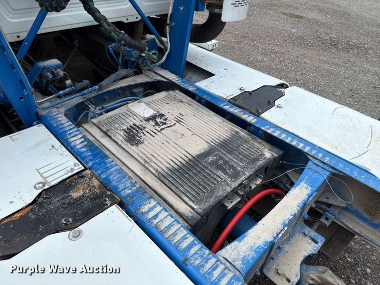 image for item EJ4614 2015 Mack CXU633 semi truck