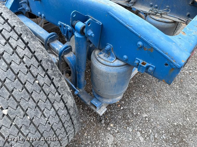 image for item EJ4614 2015 Mack CXU633 semi truck