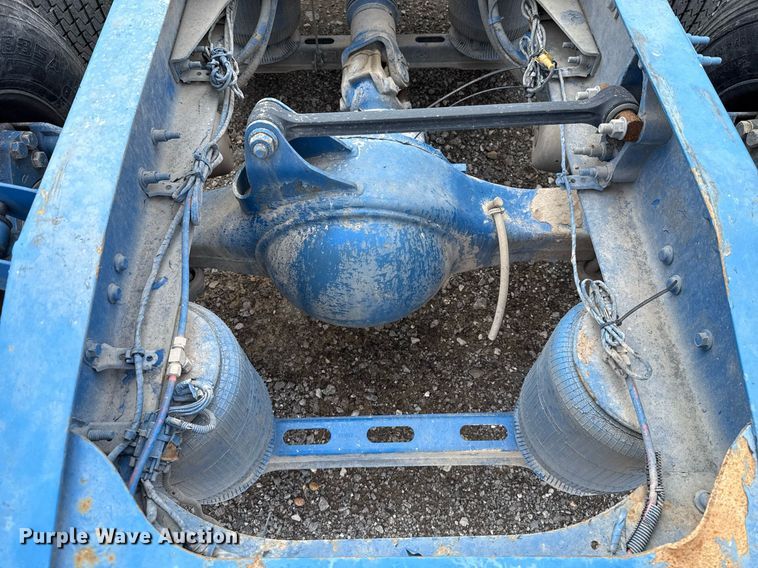 image for item EJ4614 2015 Mack CXU633 semi truck