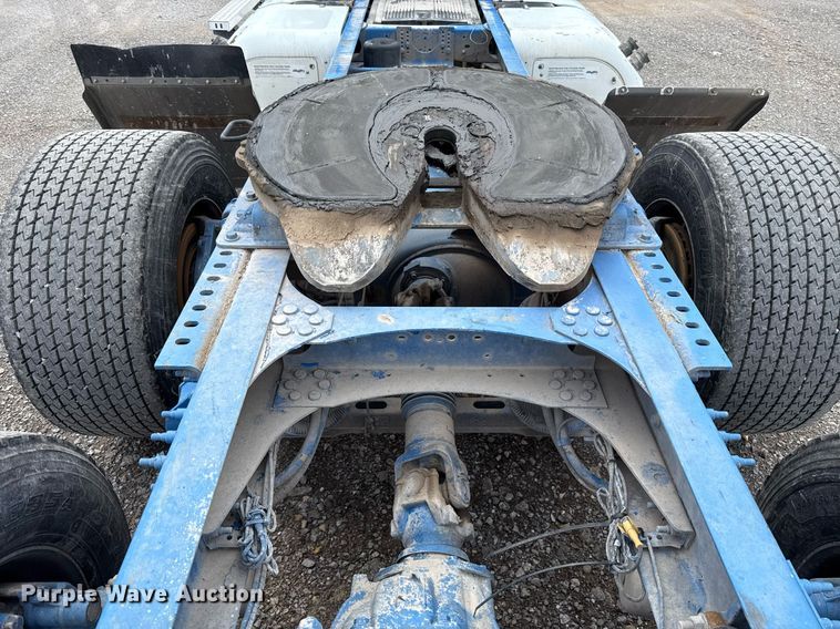 image for item EJ4614 2015 Mack CXU633 semi truck