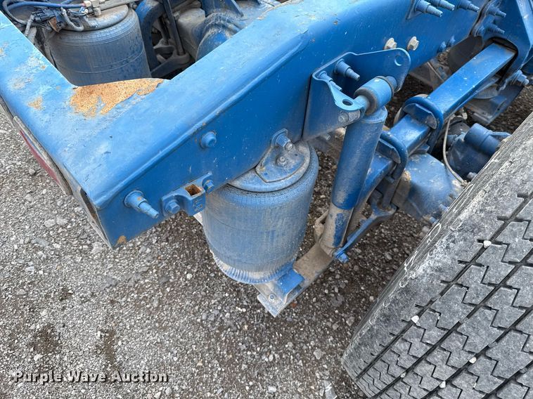 image for item EJ4614 2015 Mack CXU633 semi truck