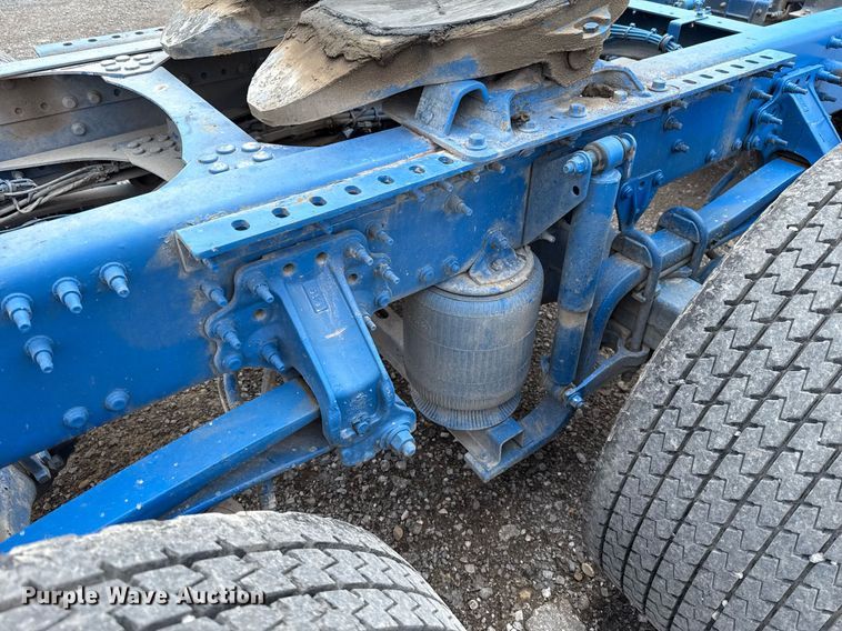 image for item EJ4614 2015 Mack CXU633 semi truck