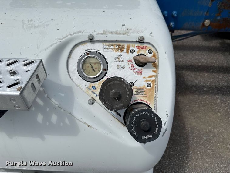 image for item EJ4614 2015 Mack CXU633 semi truck