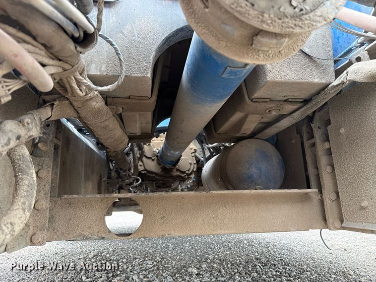 image for item EJ4614 2015 Mack CXU633 semi truck