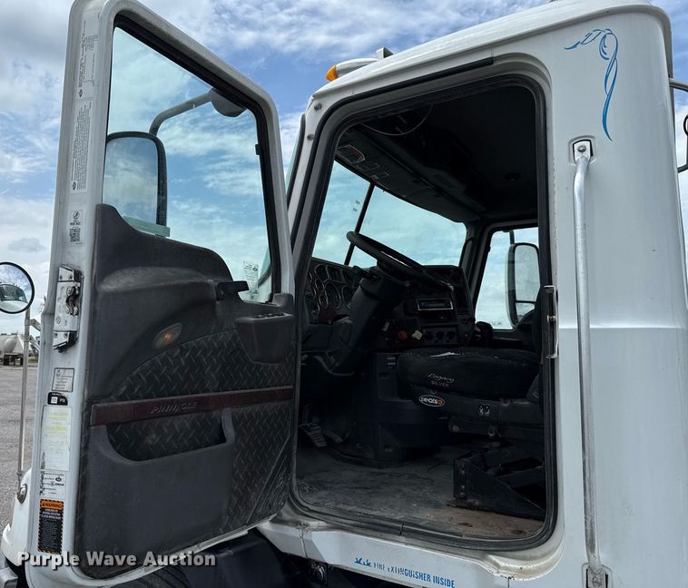 image for item EJ4614 2015 Mack CXU633 semi truck