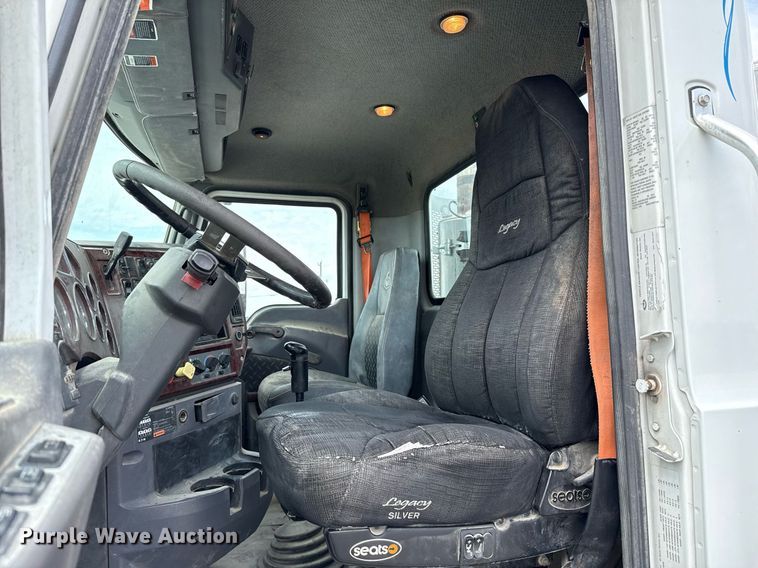 image for item EJ4614 2015 Mack CXU633 semi truck