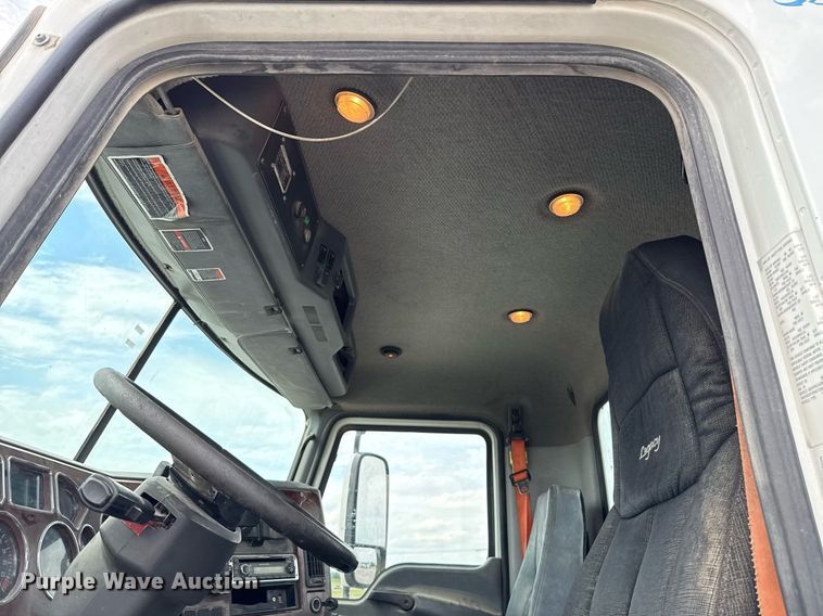 image for item EJ4614 2015 Mack CXU633 semi truck