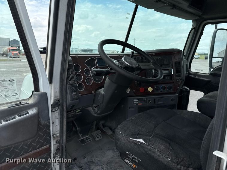 image for item EJ4614 2015 Mack CXU633 semi truck