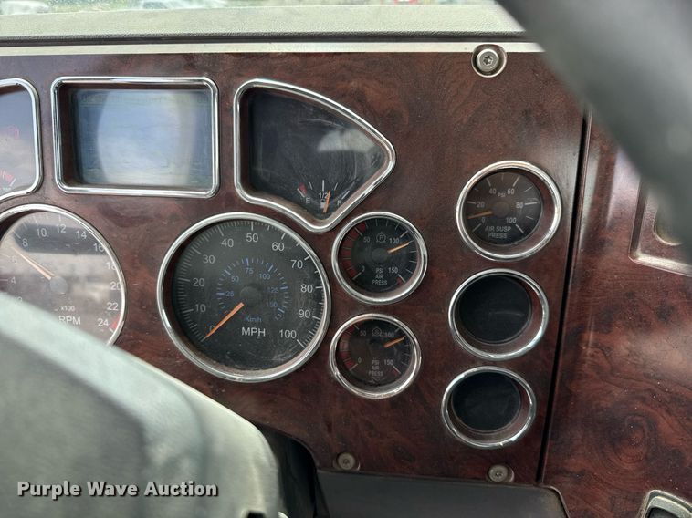 image for item EJ4614 2015 Mack CXU633 semi truck