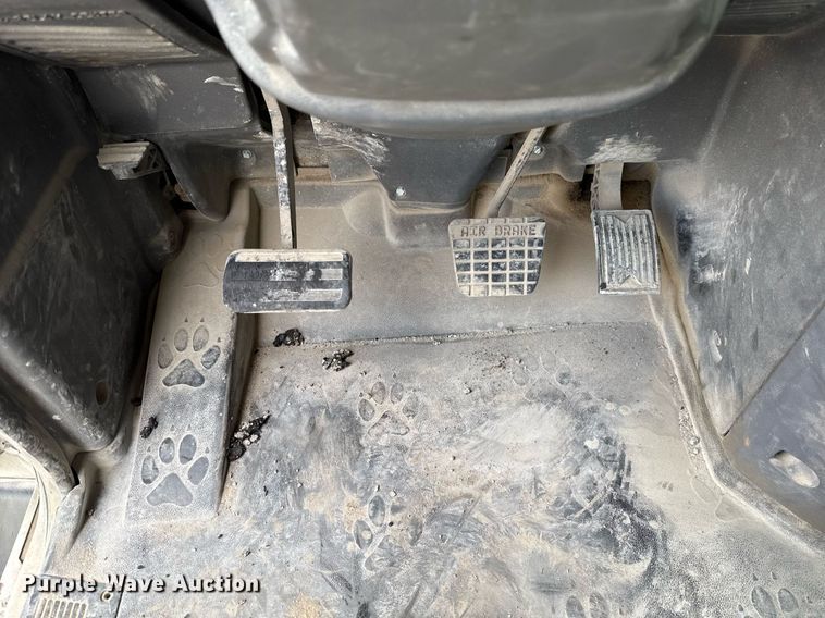 image for item EJ4614 2015 Mack CXU633 semi truck