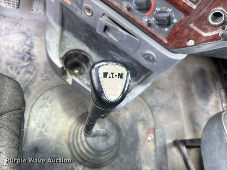 image for item EJ4614 2015 Mack CXU633 semi truck