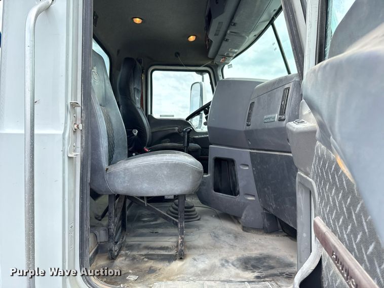 image for item EJ4614 2015 Mack CXU633 semi truck