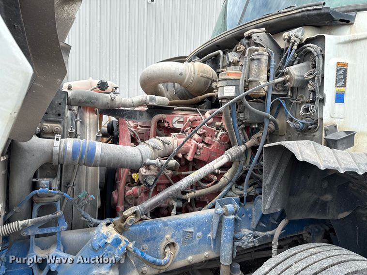 image for item EJ4614 2015 Mack CXU633 semi truck