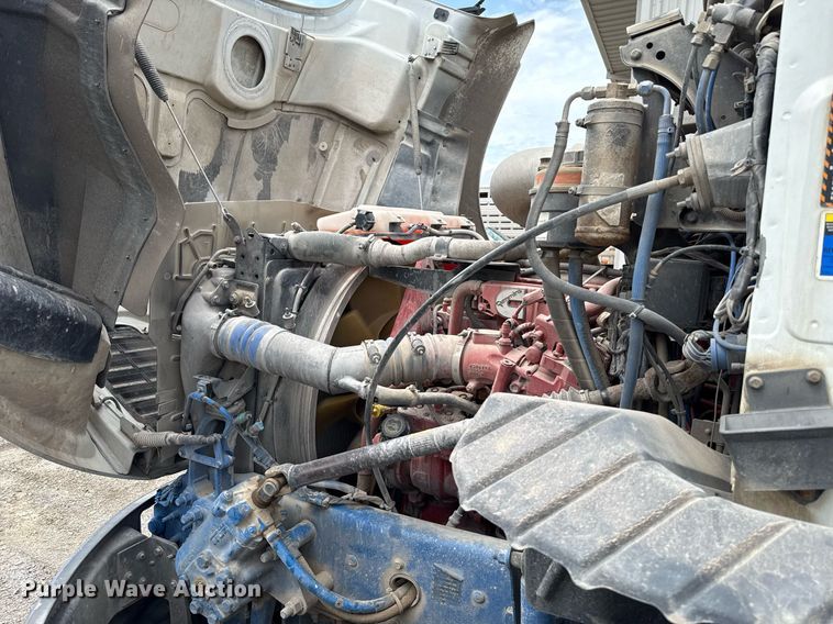 image for item EJ4614 2015 Mack CXU633 semi truck