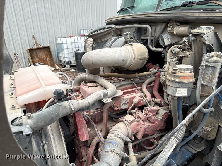 image for item EJ4614 2015 Mack CXU633 semi truck