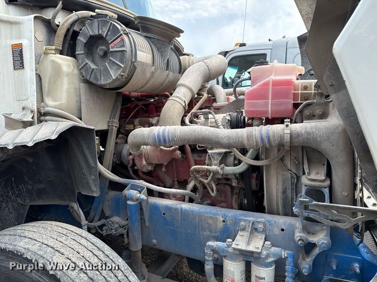 image for item EJ4614 2015 Mack CXU633 semi truck