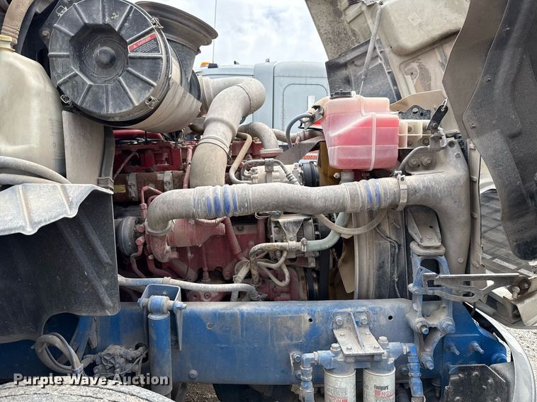 image for item EJ4614 2015 Mack CXU633 semi truck