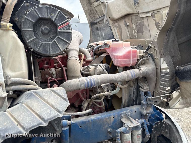 image for item EJ4614 2015 Mack CXU633 semi truck