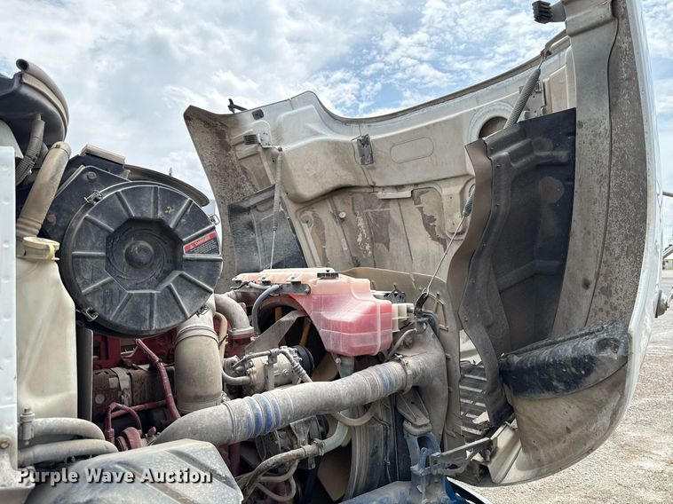 image for item EJ4614 2015 Mack CXU633 semi truck